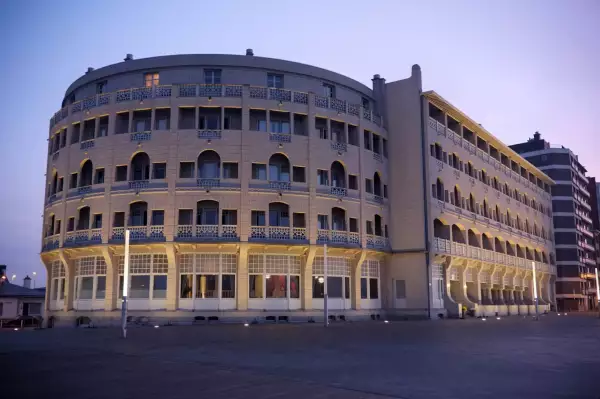 Exclusief appartement met 7 hotelkamers in het iconische Grand Hotel Bellevue – “De Rotonde” – Westende-Bad