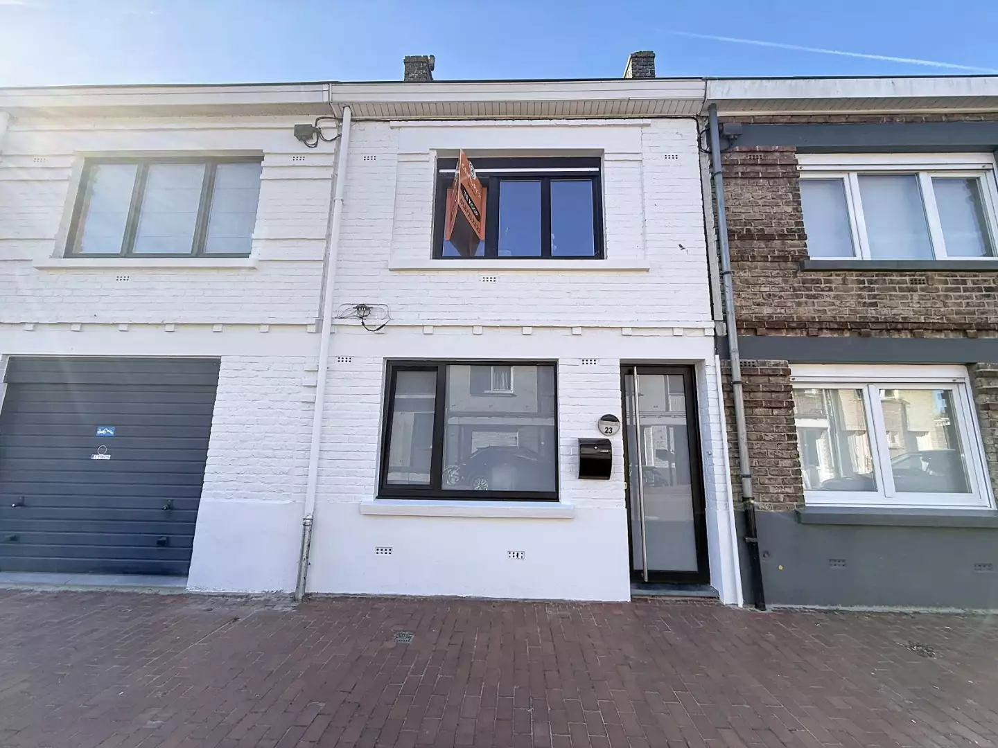 Op te knappen gezinswoning met tuin te Nieuwpoort-Stad.