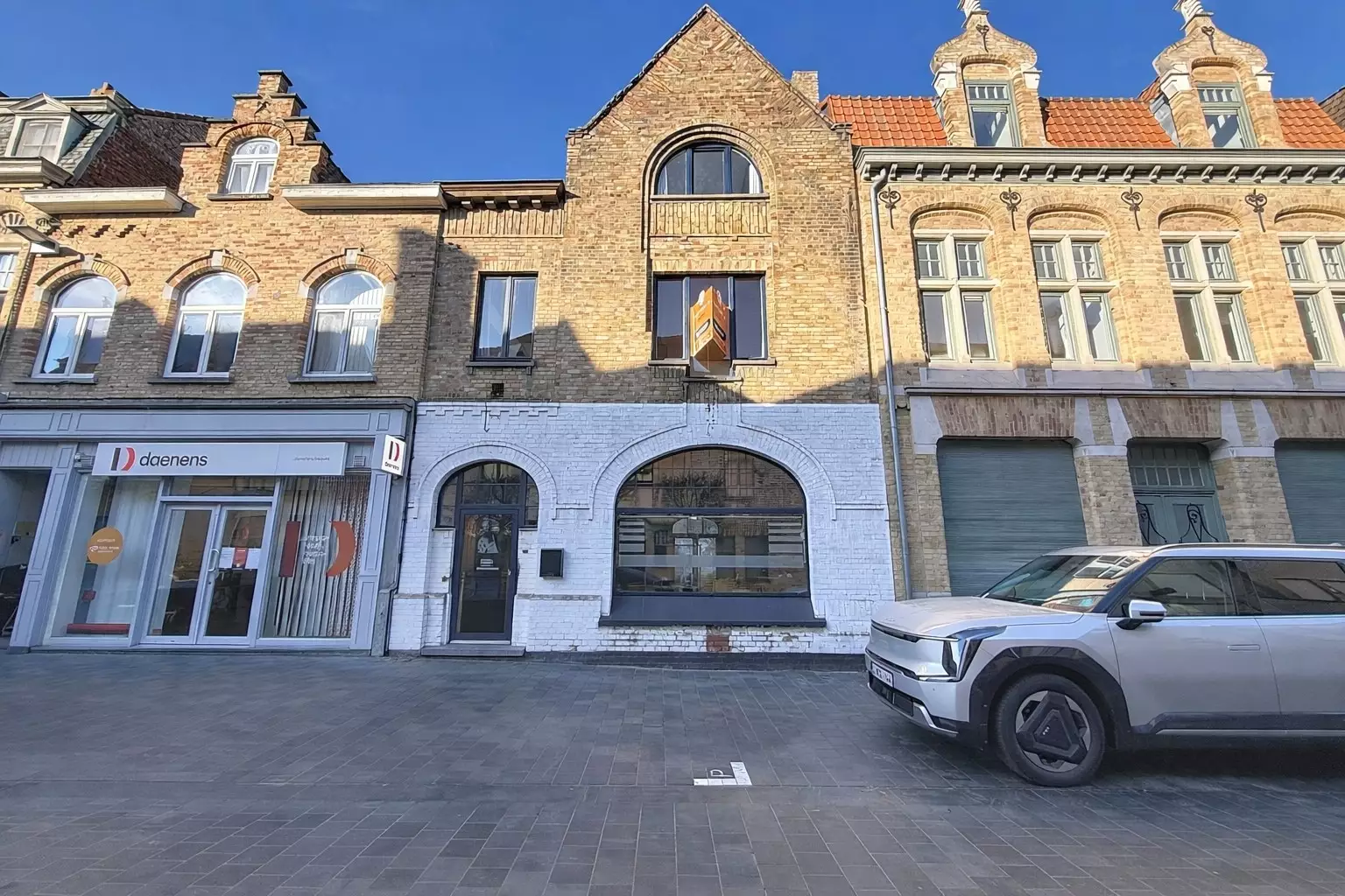 Handelspand met woonst en veel potentieel op toplocatie in Nieuwpoort-Stad